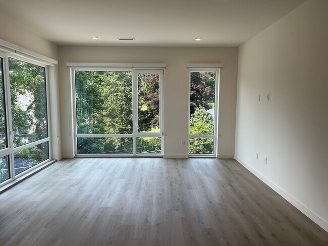 Interior Photo - 44 Springside