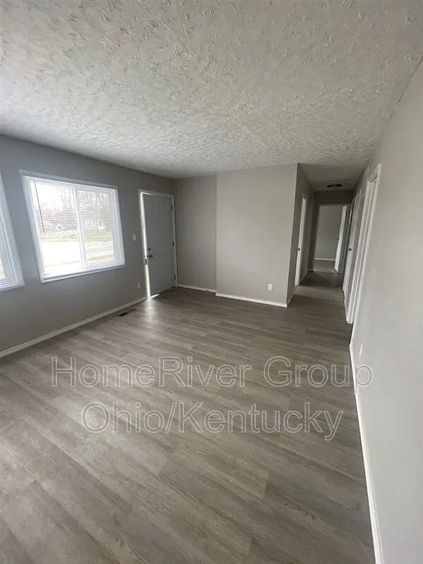 Foto del edificio - 1385 Guenther Rd