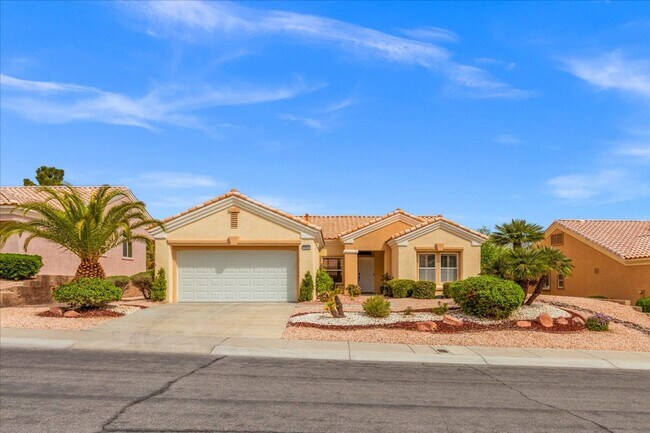 Building Photo - Gorgeous 2 Bedroom Furnished Modern Home