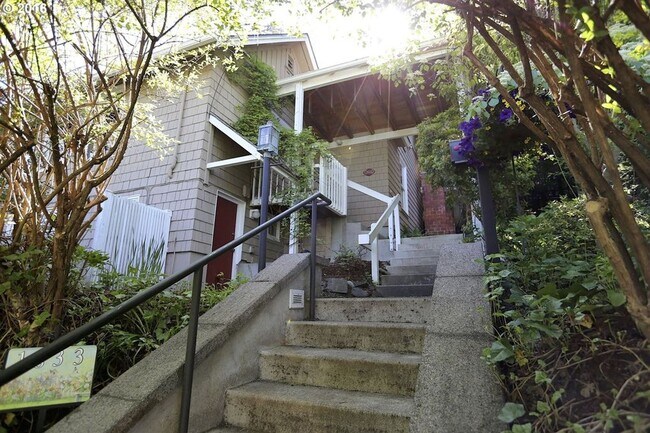 Foto del edificio - Vintage 4 Bedroom Home off Fairmount Blvd