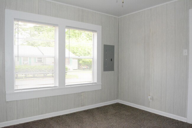 Building Photo - 660 Summerville St