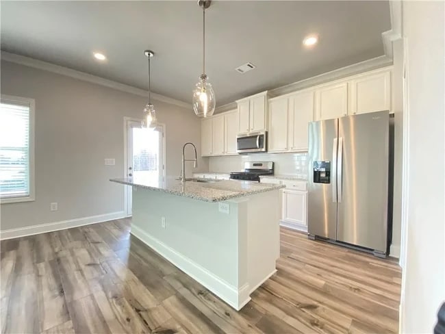 Building Photo - 384 Sterling Creek Way