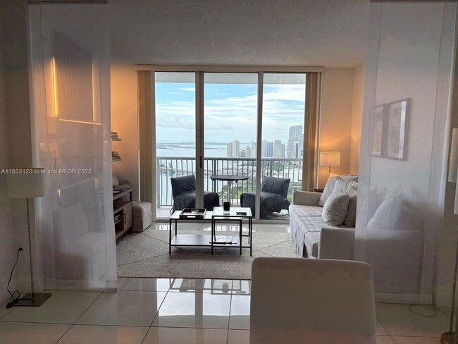 Building Photo - 1750 N Bayshore Dr