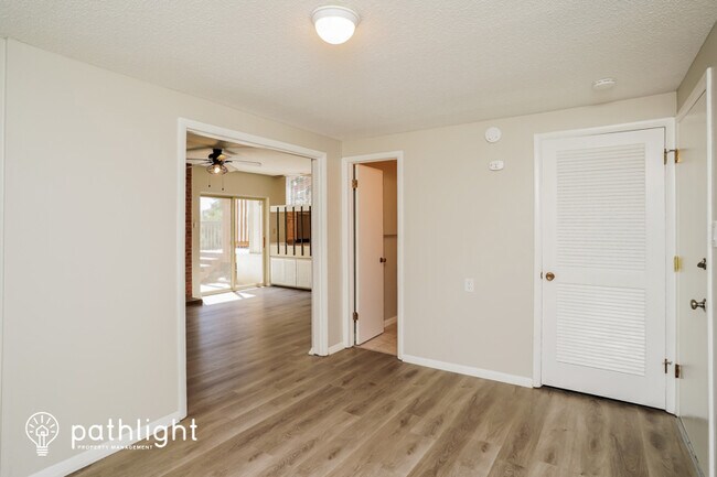 Foto del edificio - 2921 Serendipity Cir