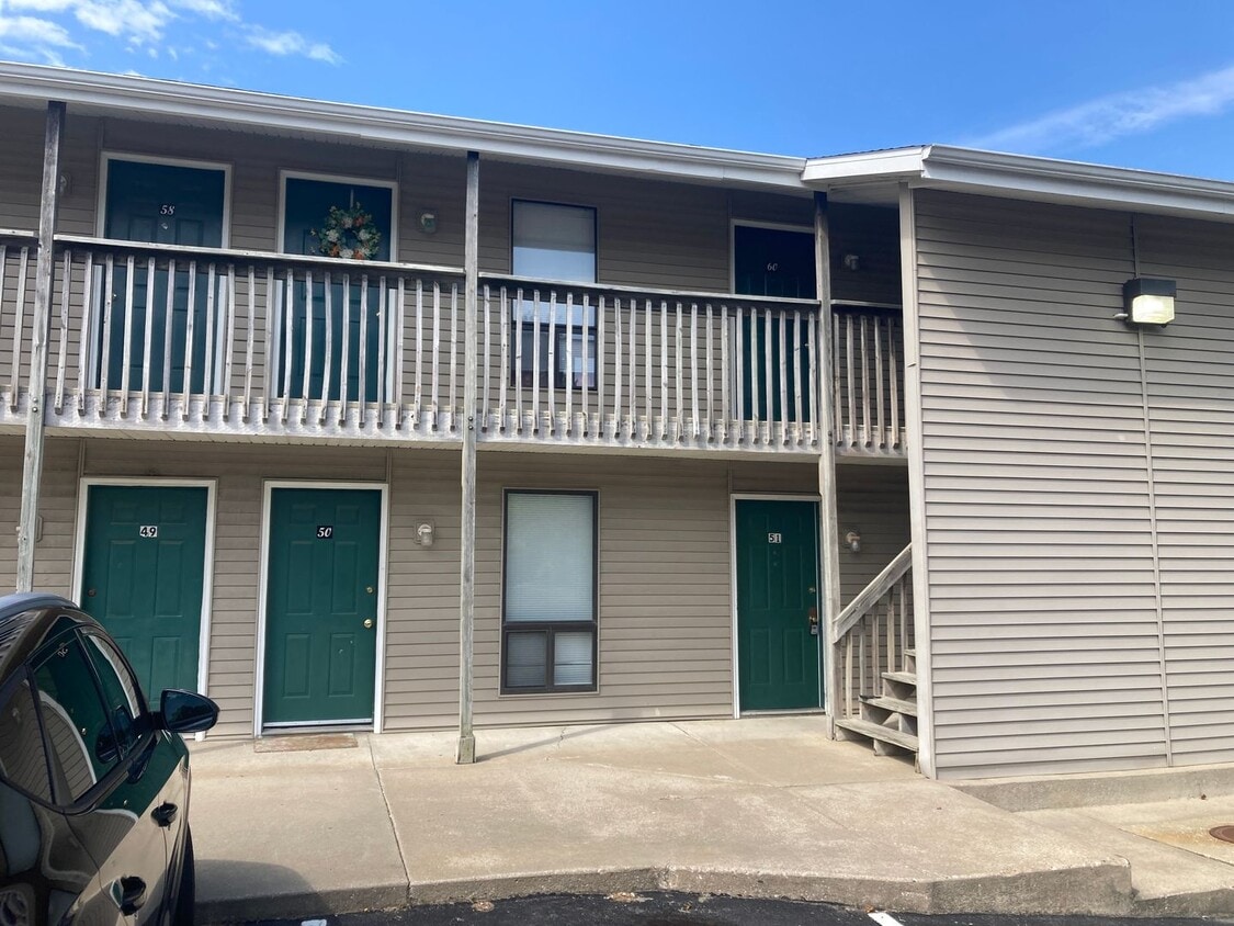 Foto principal - 2 Bed 1 Bath Located behind Hy-Vee in Osag...