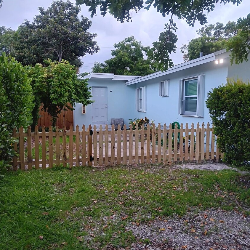 Primary Photo - 49 SW 14th St