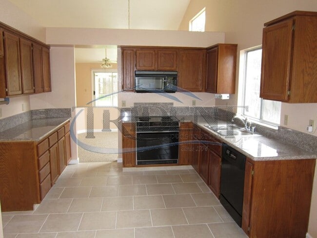 Foto del edificio - Yuba City home near Happy Park