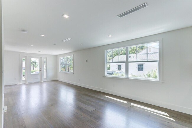 Building Photo - 833 Ardmore Rd