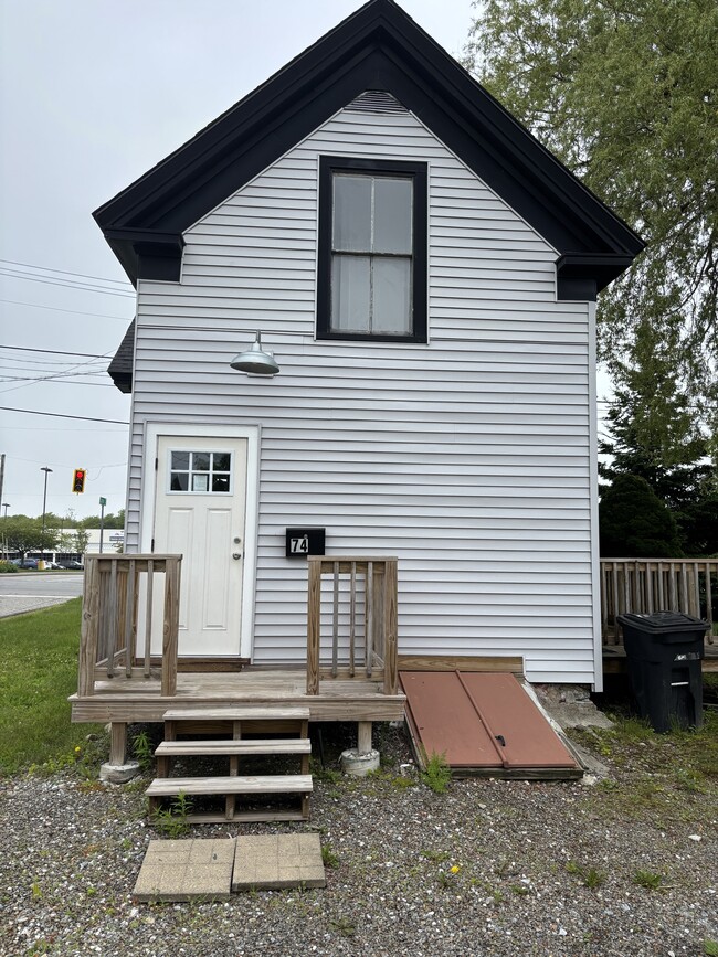 Building Photo - 74 Maverick St
