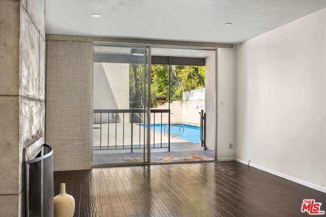 Foto del edificio - 8535 W Knl Dr