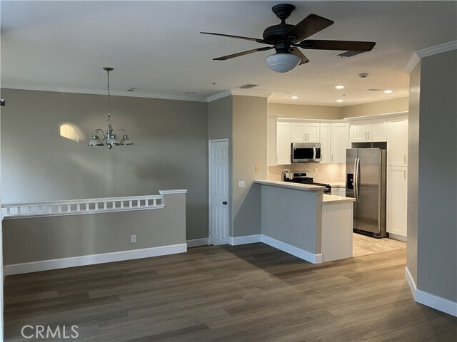 Building Photo - 37 Vía Barcelona