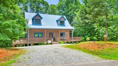 Building Photo - 417 Hickory Ridge Dr