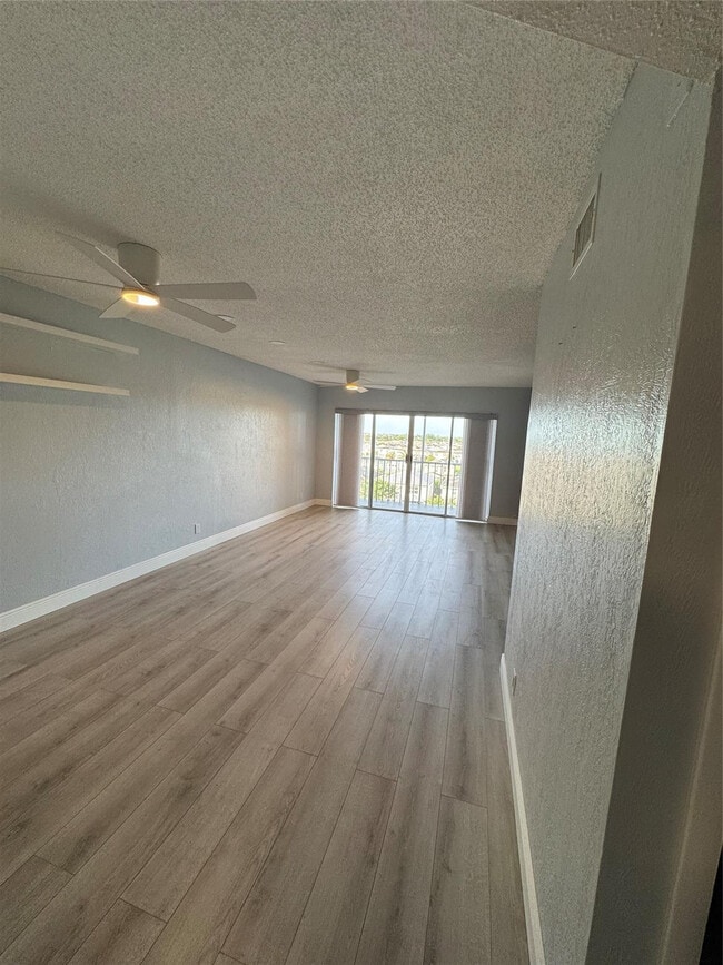 Building Photo - 1101 Crystal Lake Dr