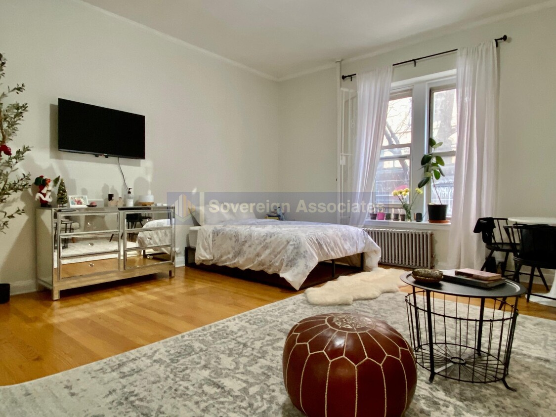 Foto principal - 328 W 83rd St