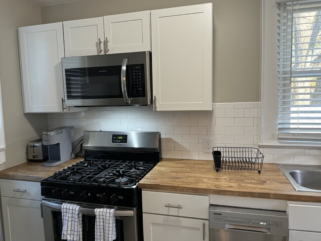 Foto del edificio - 1BR/1BA Home in Carolina Place, downtown W...