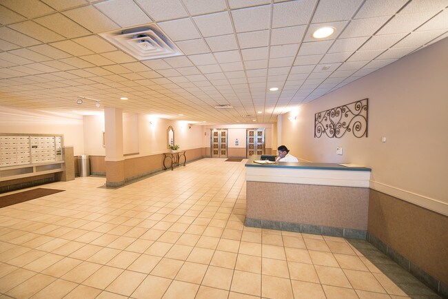 Building Photo - 811 Lytle S St