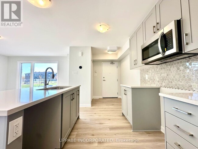 Building Photo - 723 Arcadian Private