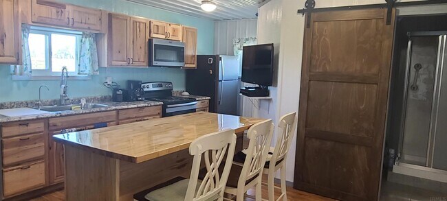 Foto del edificio - 6117 W County Rd 750 S