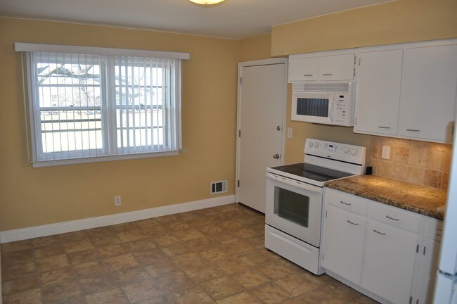 Building Photo - 2910 Abigail Dr