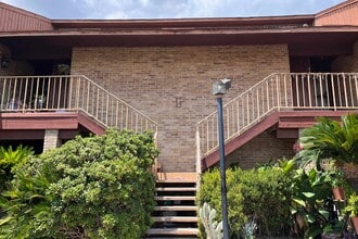 Building Photo - 100 Aurora St