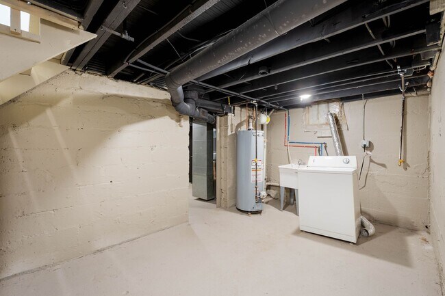 Foto del edificio - AVAILABLE OCT 1st! Beautifully RENOVATED 1-bedroom apartment in the HEART OF DORMONT!