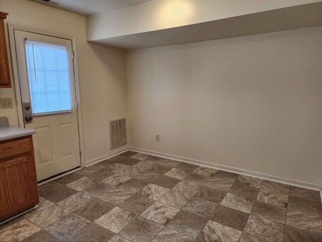 Building Photo - Tally Villas - 932 Pedro Drive, Fayetteville