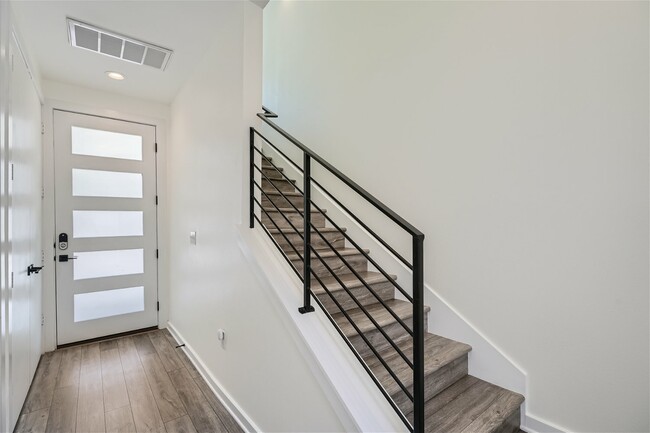 Building Photo - 2804 S 1st St