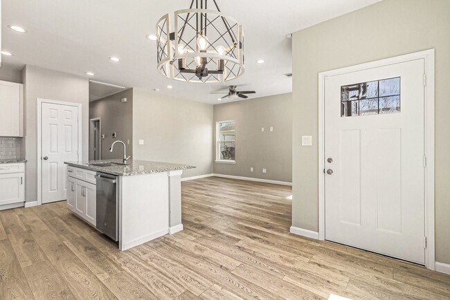 Building Photo - 4645 Larkspur St