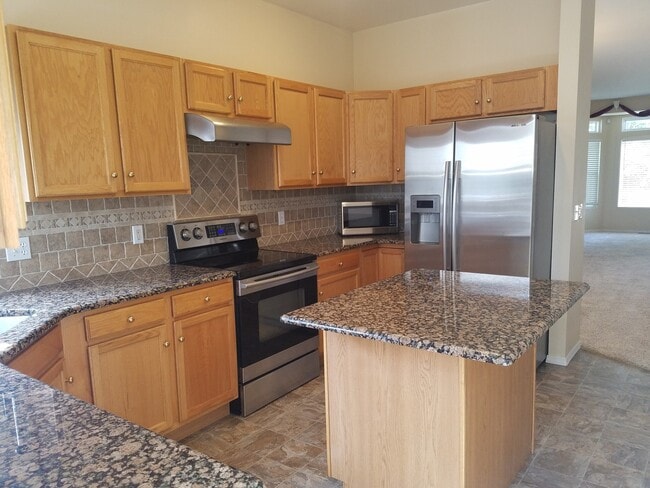 Building Photo - Fantastic home in Charleston Place, 4-bedroom, 3 bath, 2 car!