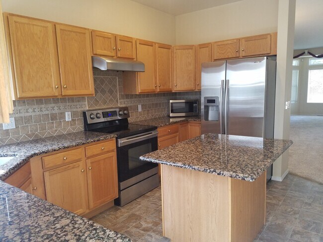 Foto del edificio - Fantastic home in Charleston Place, 4-bedroom, 3 bath, 2 car!