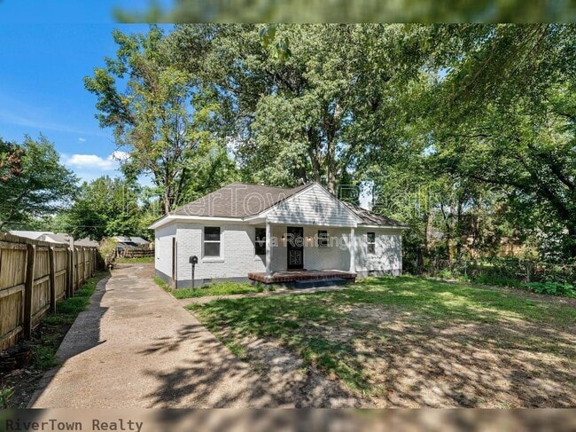 Building Photo - 810 Indian Dr