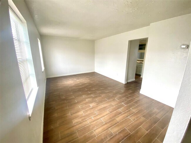 Building Photo - 7161 Chasewood Dr