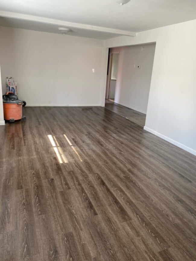 Building Photo - 51 Lake Promenade