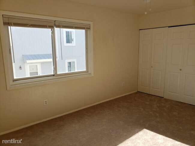 Building Photo - 3 br, 2.5 bath Townhome - 1079 Knight Ln