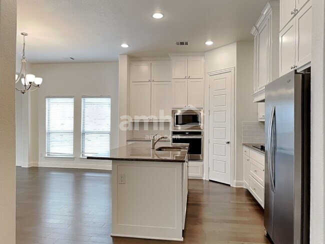 Building Photo - 448 Strait Ln