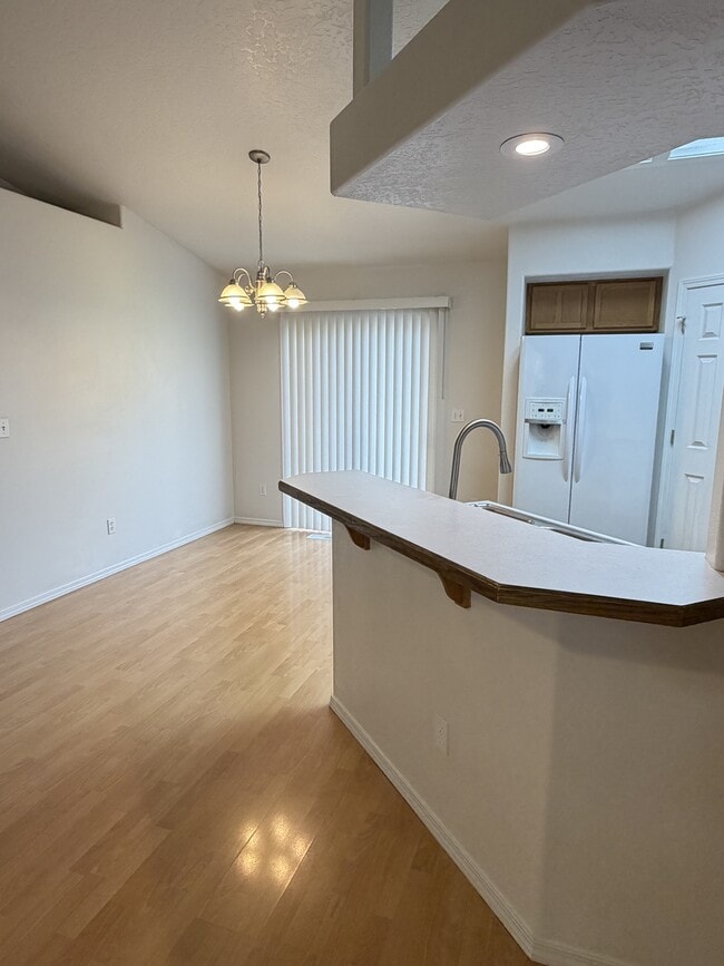 Building Photo - 2067 S Linda Vista Ave