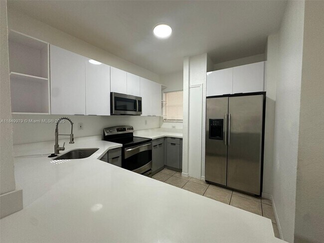 Foto del edificio - 941 SW 6th Pl