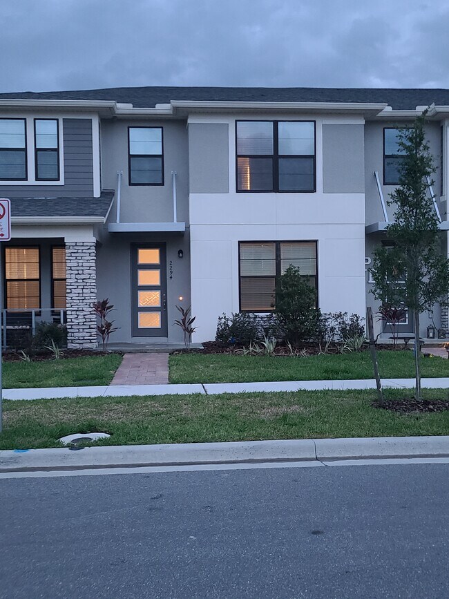 Foto del edificio - 2294 Centerra Loop