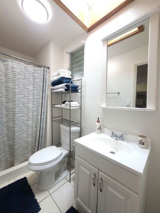 Foto del edificio - Extra large 1 bedroom, 10 minute walk to b...