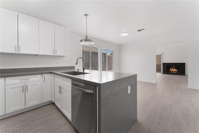 Foto del edificio - 6851 Mangrum Cir