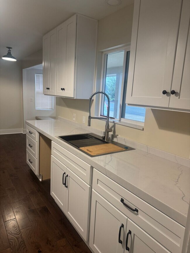 Building Photo - *WINTER SPECIAL - MOVE IN BY 12/31/2025 AND RECEIVE A 50" or 55'' FLAT SCREEN TV* 4 BED 2 BATH HO...