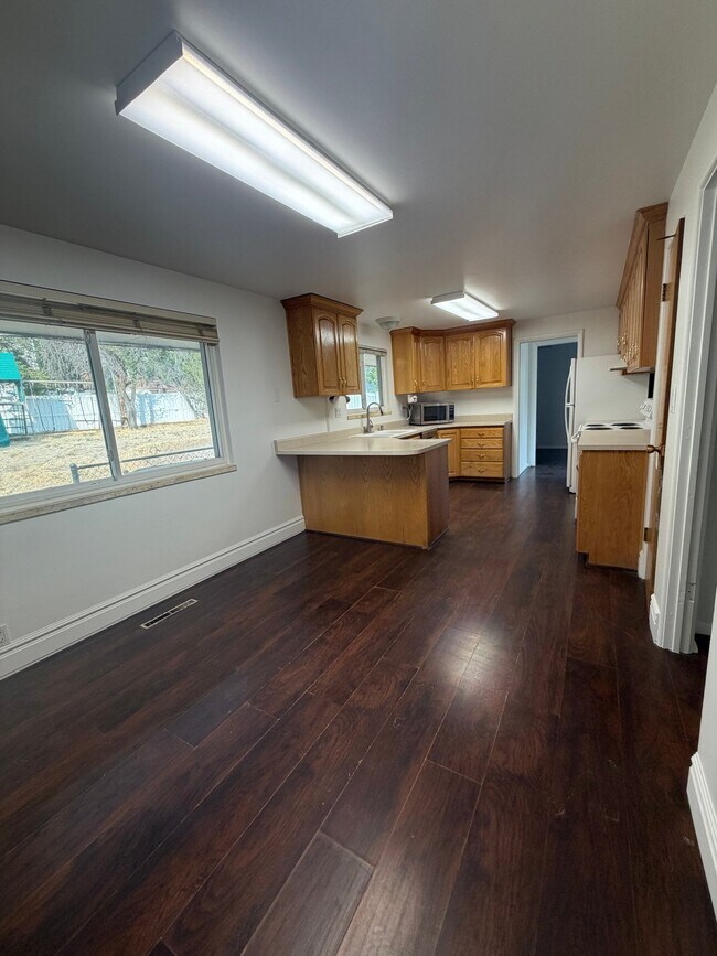Foto del edificio - 1134 Cherry Ln