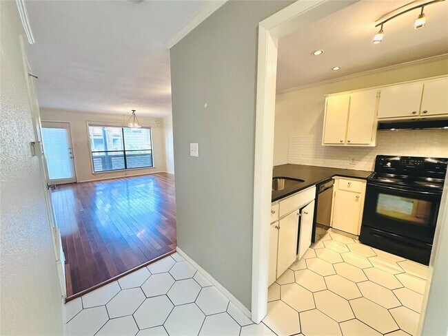 Building Photo - 1101 Hollow Creek Dr