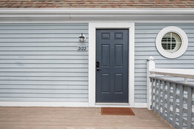 Foto del edificio - 2122 Old Pond Ln