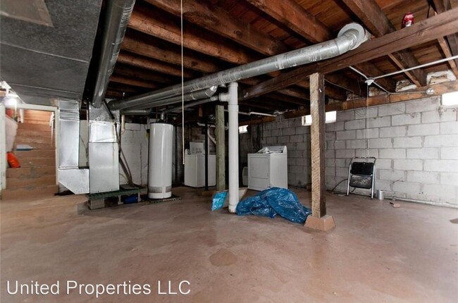 Building Photo - 2 br, 1 bath House - 1310 C. St SW