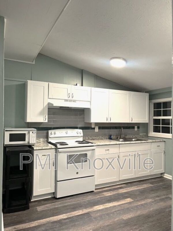 Foto del edificio - 720 Jonathan Ave