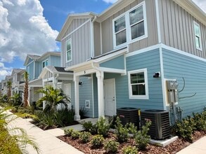 Building Photo - Villas at Venice
