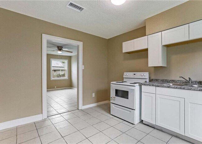 Foto del edificio - 822 Sumner St