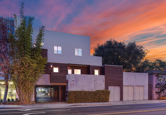 Foto del edificio - 1411 Cloverfield Blvd