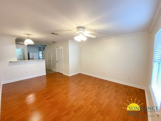 Building Photo - Great 2 Bedroom Townhouse in Niceville